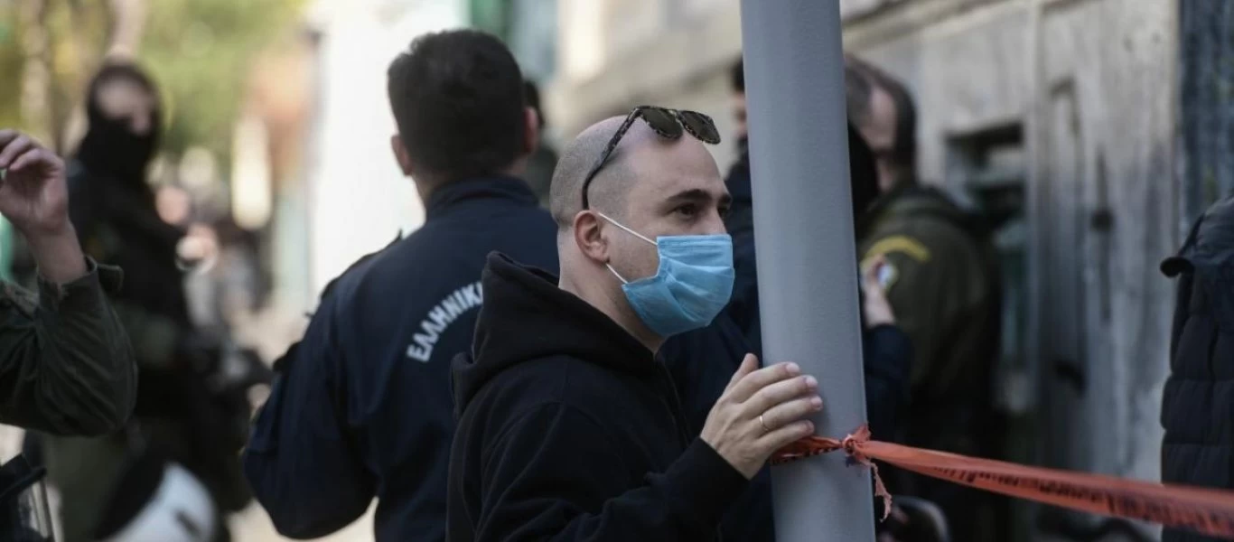 Κ.Μπογδάνος: Βρέθηκε έξω από το Πολυτεχνείο την ώρα της επιχείρησης των δυνάμεων ασφαλείας (φώτο)